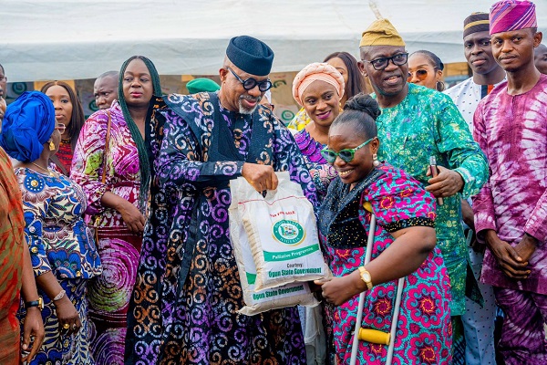 N5bn Palliatives: Households, students, others benefit in Ogun 